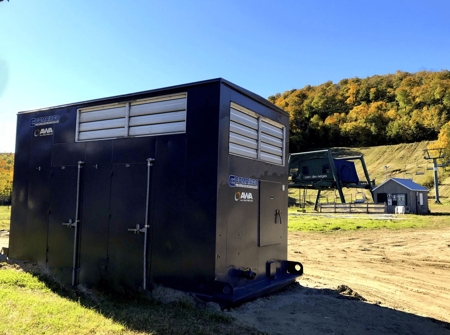Mobile compressor room exterior solution ski station Mont Saint-Sauveur